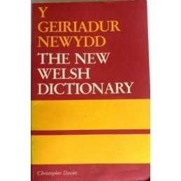 Geiriadur Newydd: New Welsh Dictionary Paperback Book