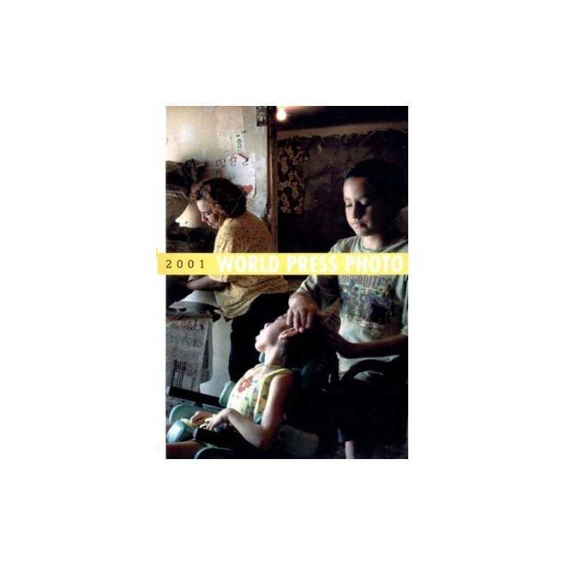 World Press Photo 2001 by Kari Lundelin Paperback Book